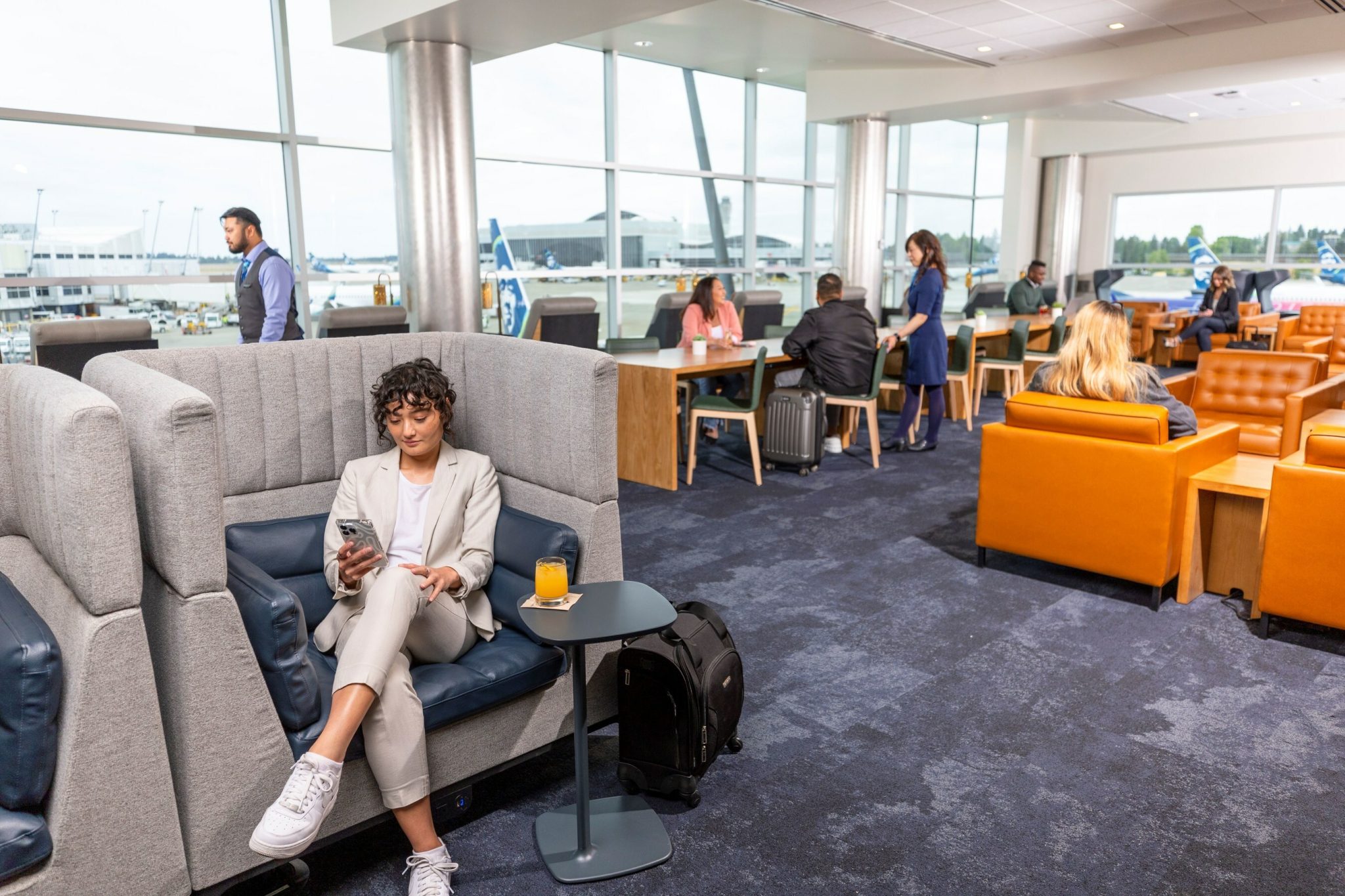 Alaska Airlines Reopens D Concourse Lounge in Seattle