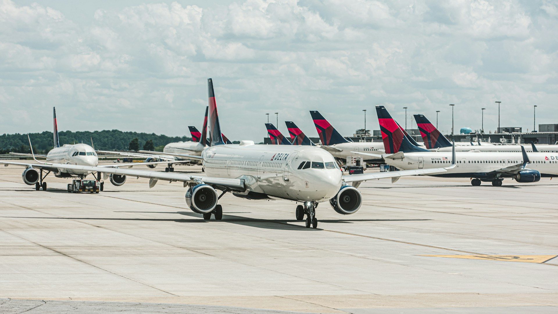 Delta Amex Offer: Spend $500 or More, Get $100 Credit